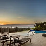 Luxury Karmaniolos Kefalonia ヴィラ